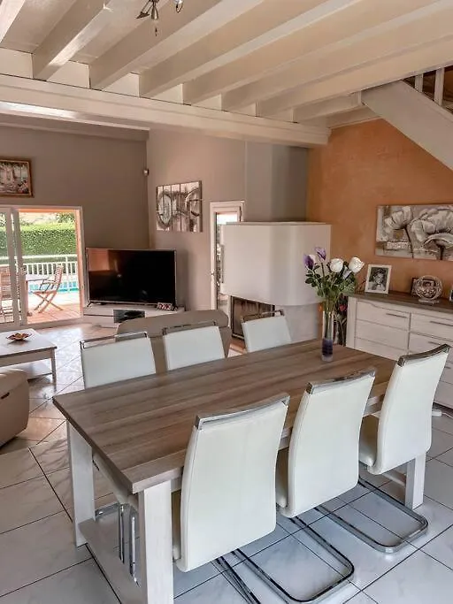 Magnifique Maison A Lentilly - Piscine