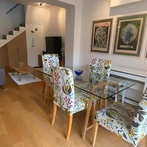 https://walk-to-town-duplex-house.fr-provencehotel.com