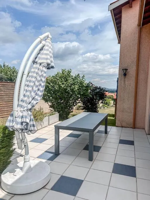Magnifique Maison A Lentilly - Piscine Villa